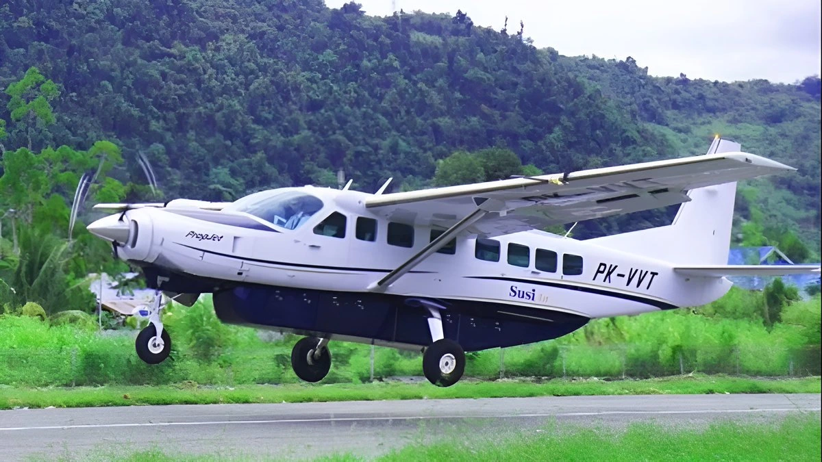 Susi Air Cessna Caravan PK-VVT at Karimunjawa airstrip