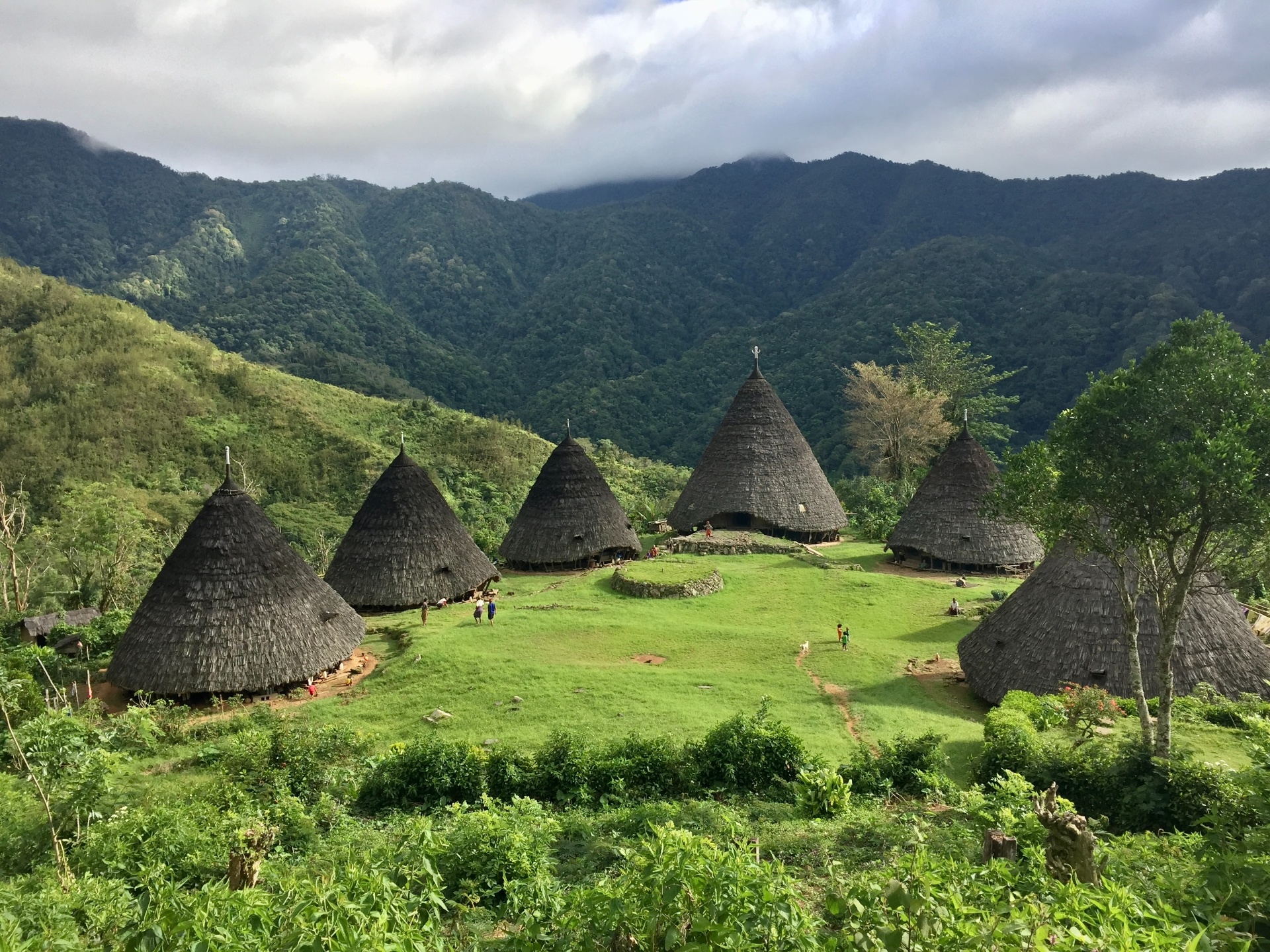 Flores — Kelimutu & coastal villages
